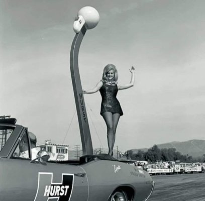 Linda Vaughn, Miss Hurst.jpg