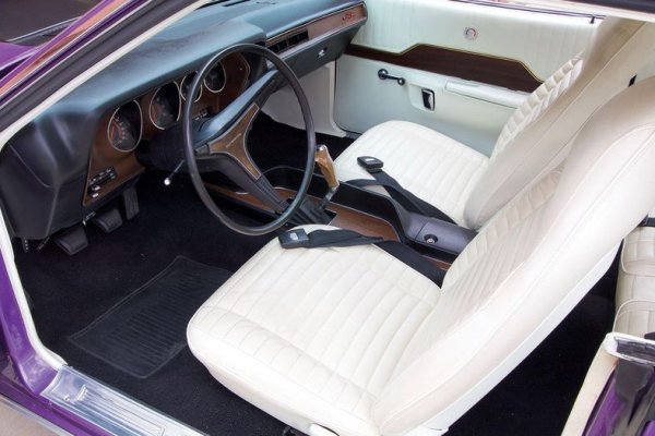 nel-steering-wheel-and-more-in-a-1971-plymouth-gtx.jpg