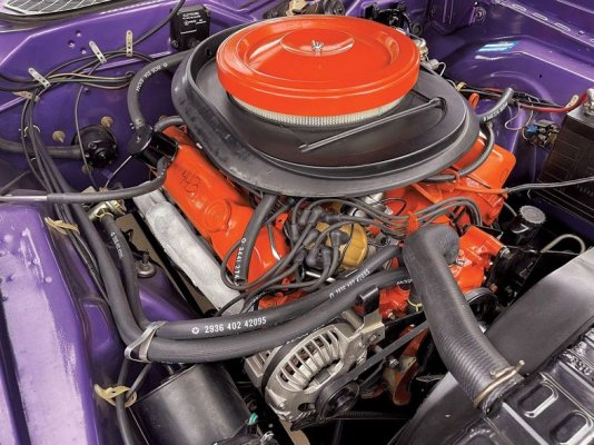 of-the-engine-bay-in-a-1971-plymouth-gtx-440-370hp.jpg