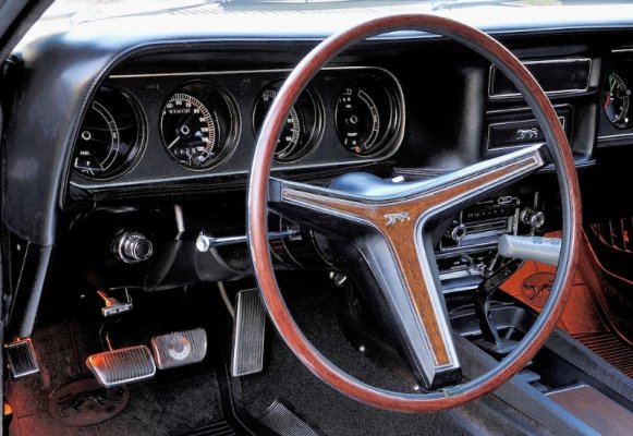 cougar-eliminator-interior-instrument-panel-detail.jpg