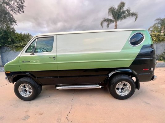 770 '73 Dodge tradesman b100 shorty van 1.jpg