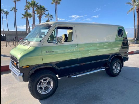 770 '73 Dodge tradesman b100 shorty van 2.jpg