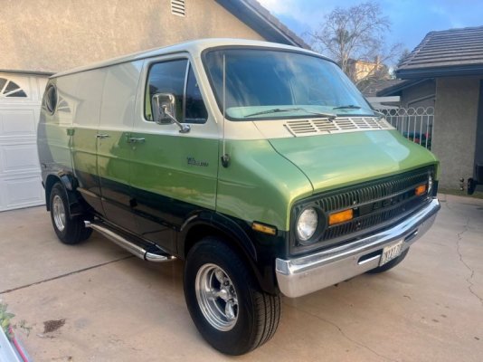 770 '73 Dodge tradesman b100 shorty van 3.jpg