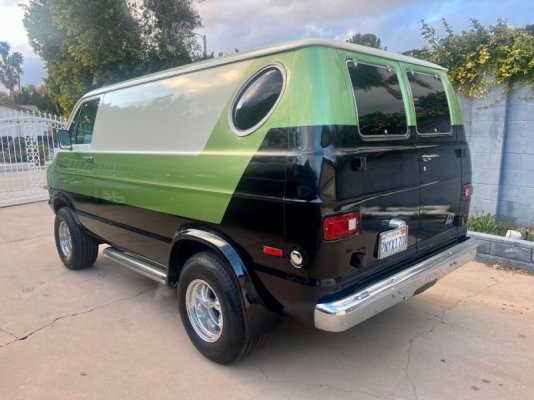770 '73 Dodge tradesman b100 shorty van 4.jpg