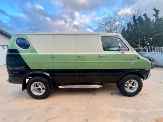 770 '73 Dodge tradesman b100 shorty van 6.jpg