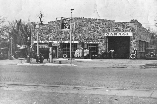 Route 66 - Randall Tire Co. and Garage in Vinita, OK - circa 1930s.jpg