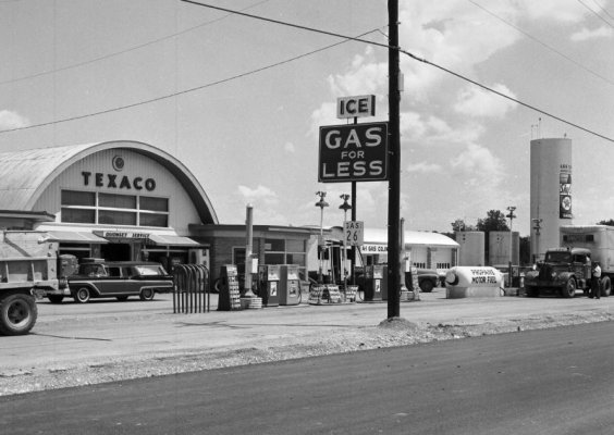 Route 66 Quonset Texaco Service station, Fenton, Missouri, Route 66 in the late 1950s.jpg