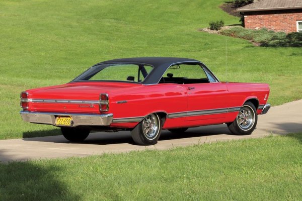 67-ford-fairlane-500-parked-in-a-rear-3-4-position.jpg