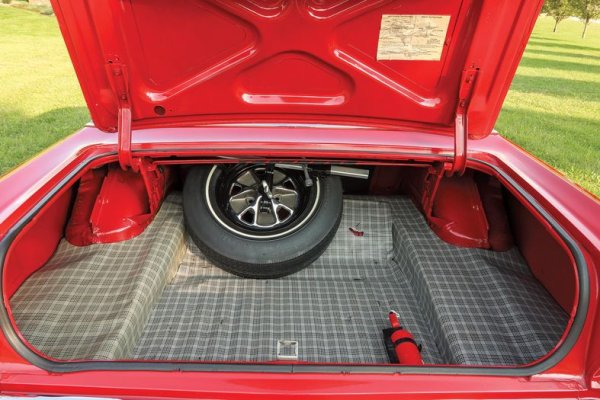 of-the-trunk-and-spare-in-a-1967-ford-fairlane-500.jpg