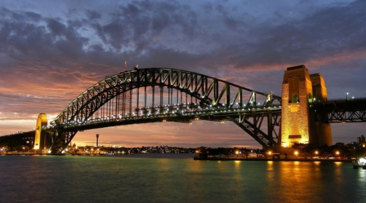 Sydney_Harbour_Bridge_at_Dusk.jpg