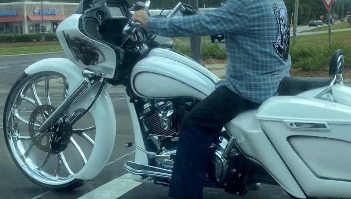 Big white motorcycle (3).jpg