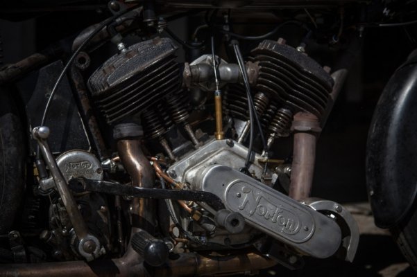 Norton-V-twin-7.jpg