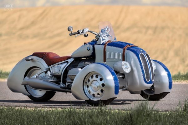 bmw-3-wheel-motorcycle-7.jpg