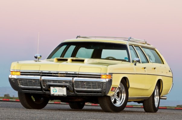 1972-dodge-monaco-wagon-front-low-angle.jpg