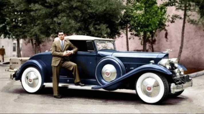 Clark Gable 905 Packards.jpg