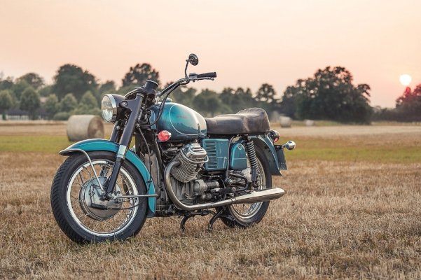 moto-guzzi-oldtimer.jpg