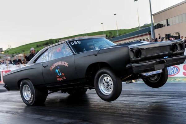 325-3254213_plymouth-roadrunner-drag-racing.jpg
