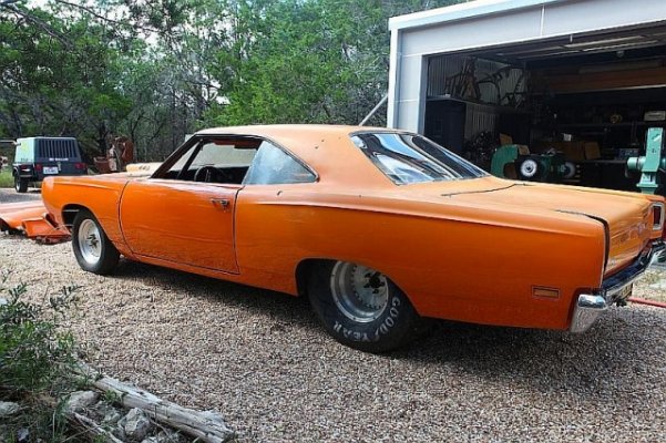 1969-plymouth-roadrunner-drag-racing-640x426.jpg
