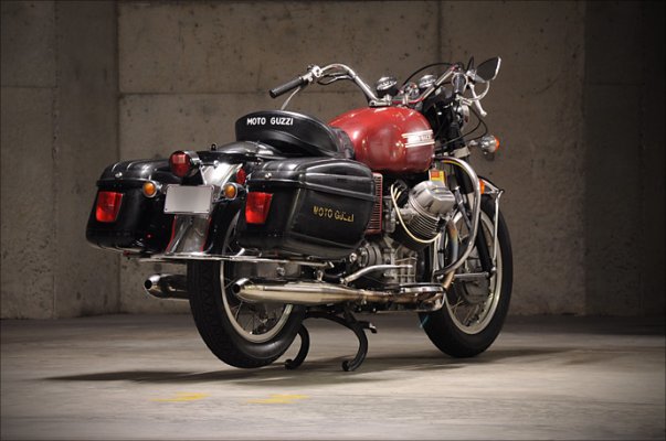 30_05_2011_moto_guzzi_850_gt_05.jpg
