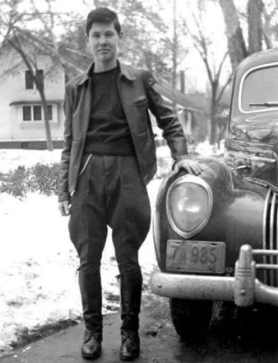 Johnny Carson at 15 years of age in 1940.jpg
