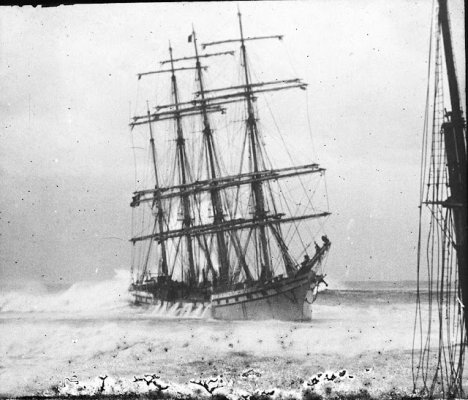 1024px-Wreck_of_Adolphe_30_September_1904.jpg