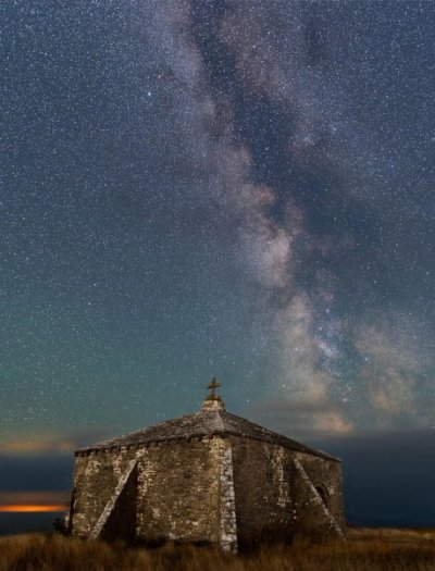 milky-way-over-a-chapel 7dvm1.jpg