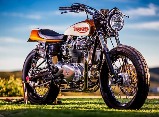 iumph_Tracker_Thruxton_Pipeburn_Richard_pollock_02.jpg