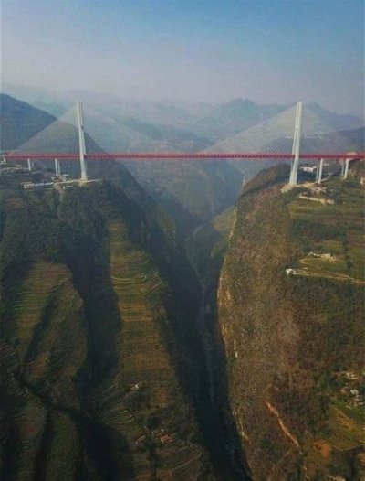 The world's highest bridge in China. Duge bridge is 565 meters high..jpg