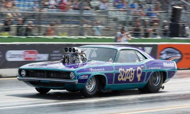 Kirsten van Croonenborgh in her Plymouth Cuda 'Suzy Q' 2.jpg