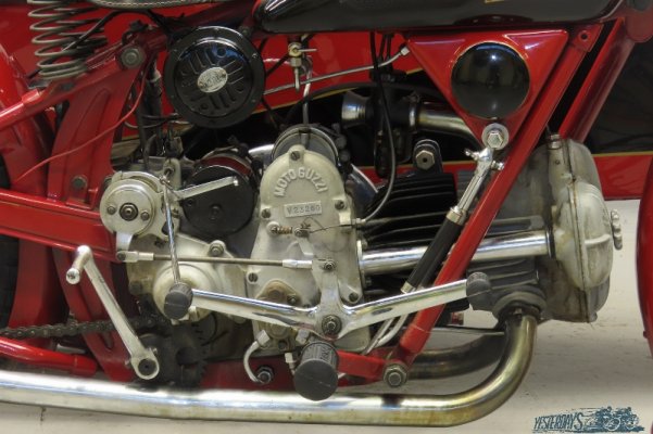 Moto-Guzzi-1935-2205-3.jpg