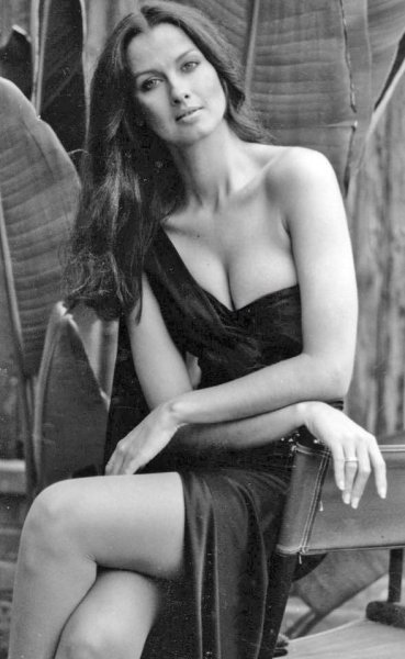 who-is-veronica-hamel-and-where-is-she-now-v0-co08w5ihut8a1.jpg