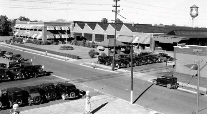 Chrysler (1936) A.jpg