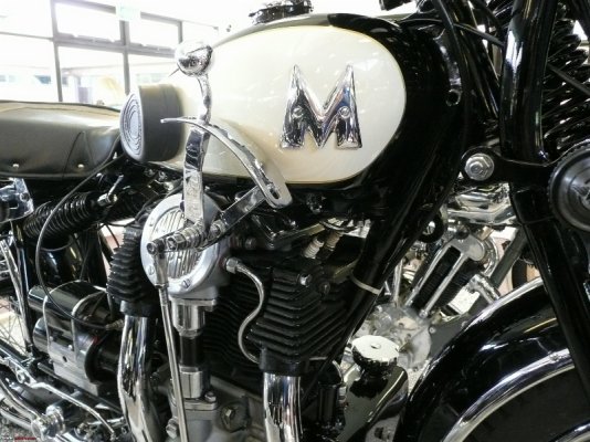 dia-matchless_silver_hawk_motorcycle_1931_close_up.jpg
