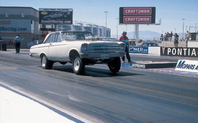 hrdp_0402_02_z+1965_plymouth_belvedere+drag_racing.jpg