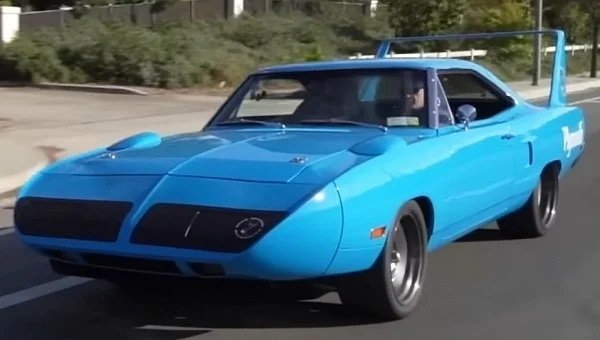 0000000000 superbird-restomod.jpg