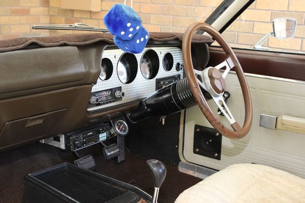 chrysler-valiant-charger-dash-2.jpg