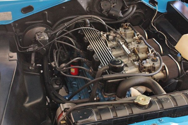 chrysler-valiant-charger-engine-bay.jpg