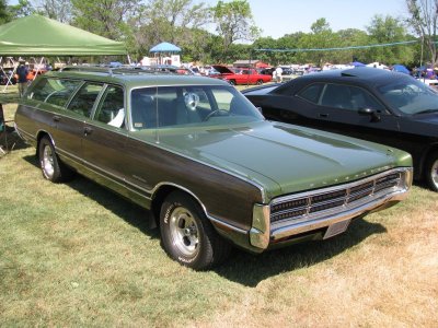 Plymouth Sport Suburban 1971.jpg