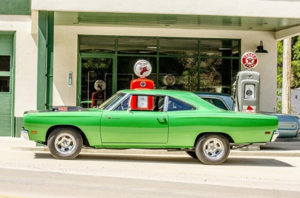 classic_car_antique_gas.jpg