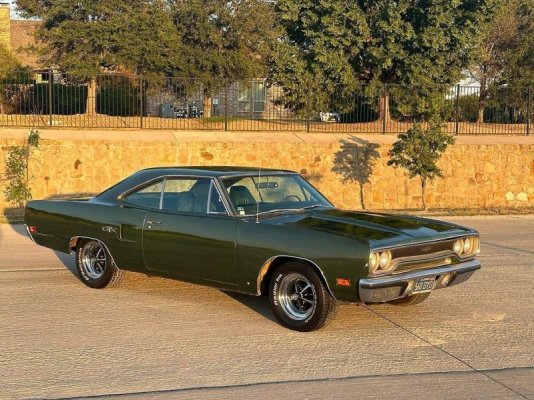 1970-mopar-muscle-all-original-plymouth-gtx-is-clean-as-a-whistle-costs-a-pretty-penny_4.jpg