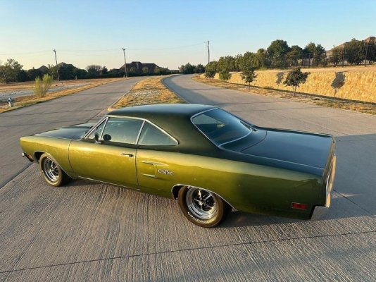 1970-mopar-muscle-all-original-plymouth-gtx-is-clean-as-a-whistle-costs-a-pretty-penny_2.jpg
