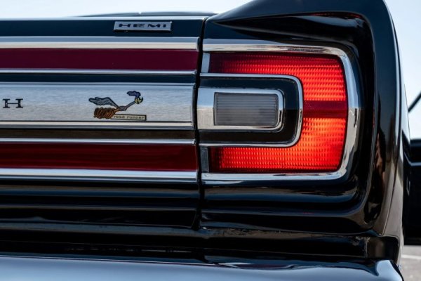 635 '68 Plymouth Hemi Road Runner b.jpg