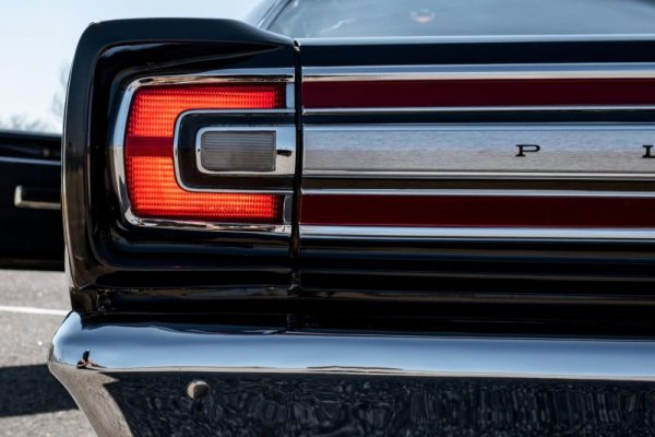 635 '68 Plymouth Hemi Road Runner e.jpg