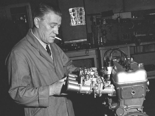 Amedeo-Gordini_with_engine.jpg