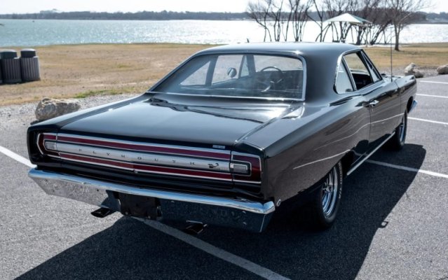 635 '68 Plymouth Hemi Road Runner i.jpg