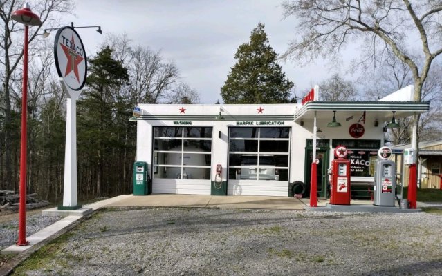 00000000 Ken McDonald's Backyard Replica Texaco Station.jpg