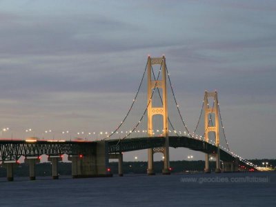 wallpaper_mackinac_bridge.jpg