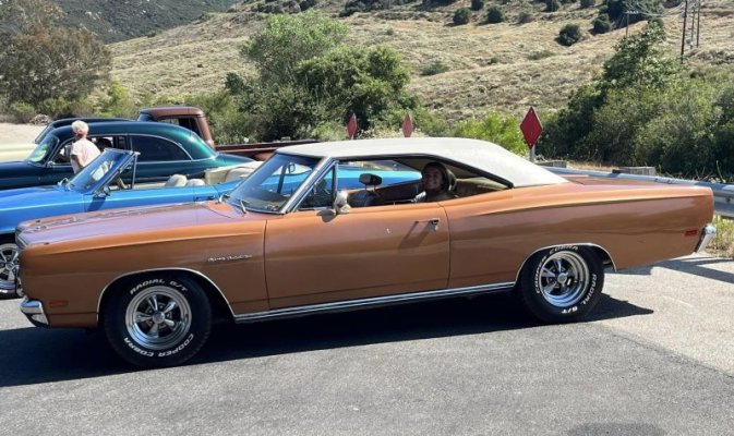 654 '69 Plymouth Sport Satellite.jpg
