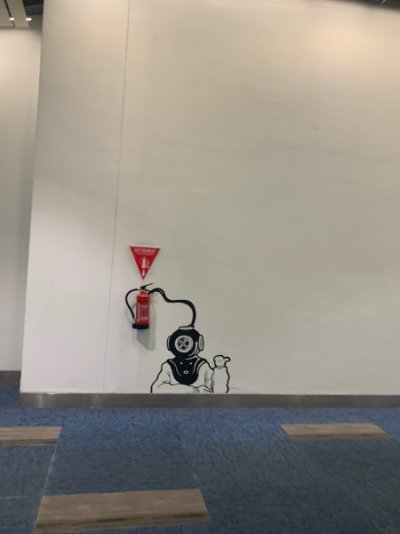 Hard hat diver airport.jpg