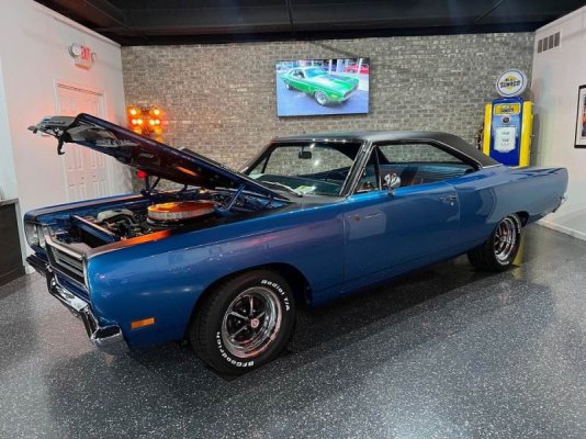 000 '69 Hemi road runner 1.jpg